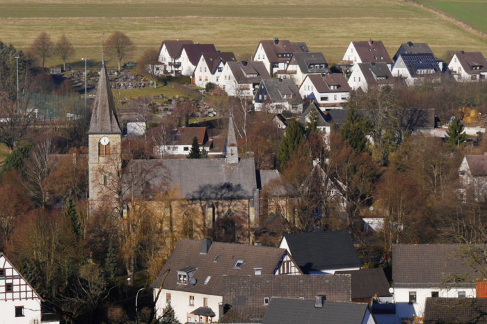 Bürgermeisterkandidat Georg Te Pass in der Schützenhalle Endorf