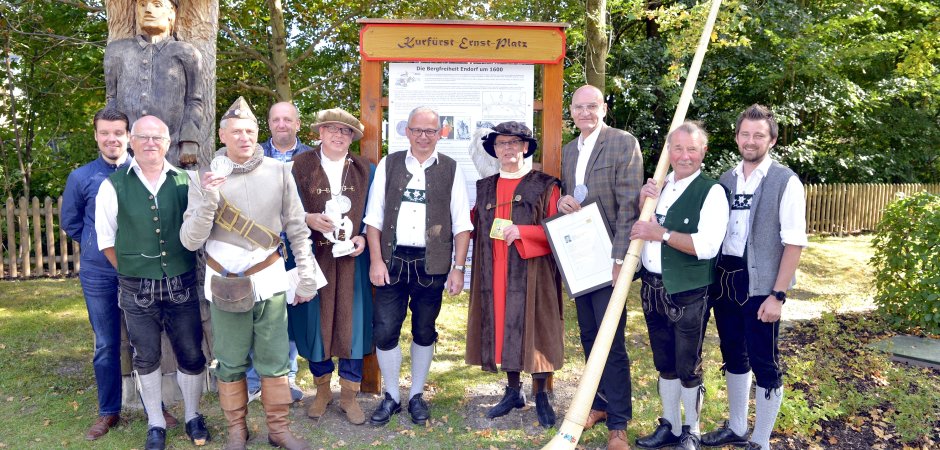 Der Kurfürst-Ernst Platz ist übergeben worden